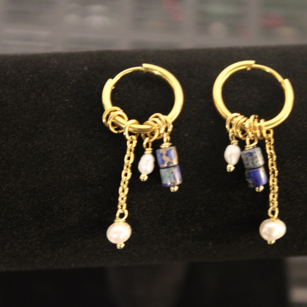 Earrings made of lapislázuli